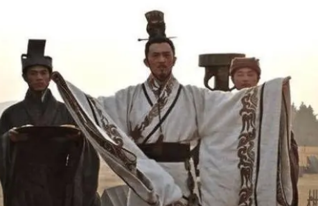 周天子威望的衰落：一段历史的反思