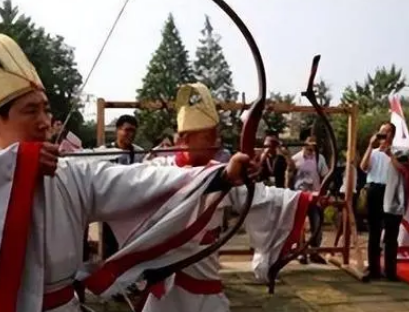 箭射周天子：历史背后的权力象征与王朝更迭