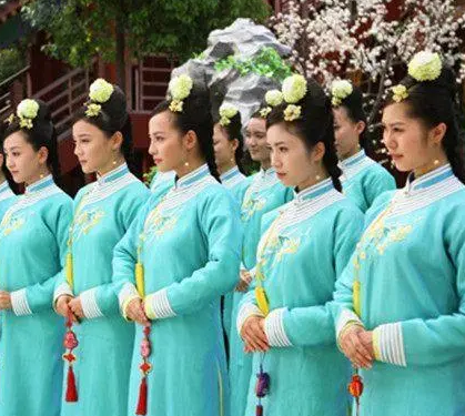 八旗秀女选拔：历史背景与文化影响