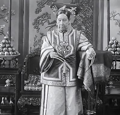 慈禧把中国落后了多少年？