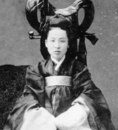 朝鲜历史中的显赫女性：大妃们的传奇故事