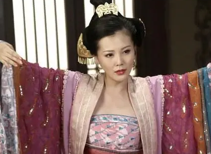 探索历史人物名字的读音：以戚姬为例