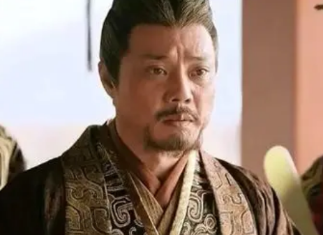 秦朗：逆境中的崛起与辉煌