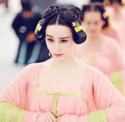 宫廷女性的身份差异：才人与宫女的地位对比