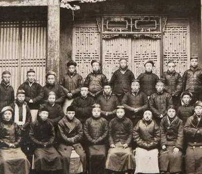 历史评述：晋朝与清朝的政治对比分析
