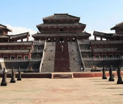古代宫廷规则与低位妃子的育儿困境