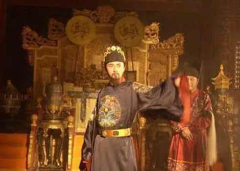 明朝灭亡之际：崇祯皇帝的抉择与历史启示