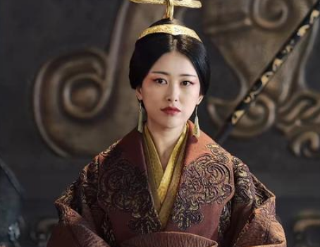 权力、道德与历史的评判：探析两位秦太后的不同命运