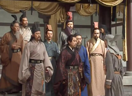 刘璋为何投降刘备：蜀汉政权的建立与历史转折