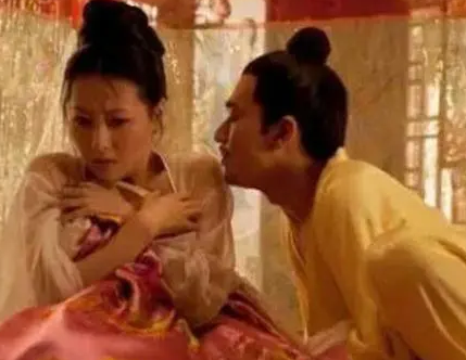 汉灵帝与宫女的时尚传奇：开背裤的故事