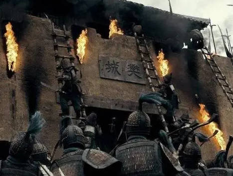 古代攻城与守城的智慧较量：为何不直接推倒攻城梯？