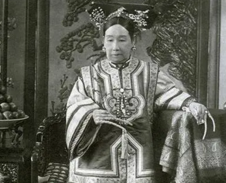 后宫秘史：年轻时的慈禧如何学会后宫的权斗