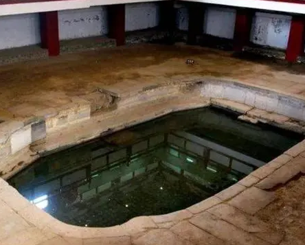 古代宫廷秘辛：皇帝与浴池的私密时光