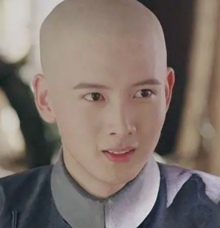 从新旧版还珠格格看历史中的荣亲王永琪