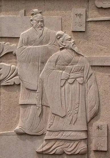 商朝贤相仲虺对商汤兴盛起到了什么作用？