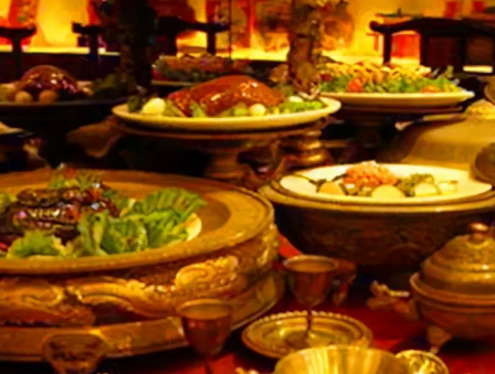 周王吃剩饭，明皇喜杂烩：皇帝一日“四餐”都吃些啥？