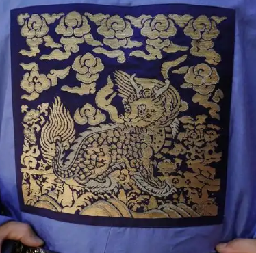 明朝服饰：明代官吏麒麟袍的辉煌与象征