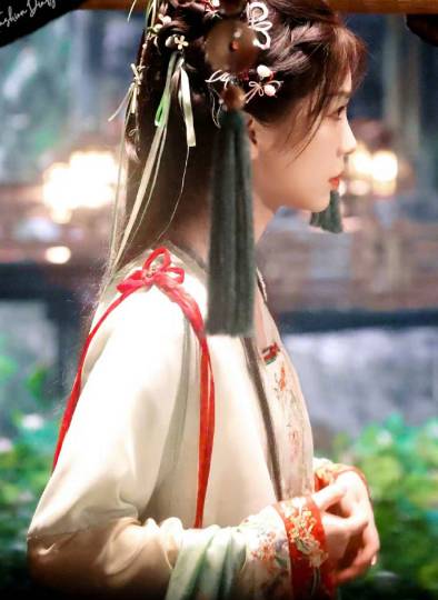 永夜星河饰演妖后的人是谁？