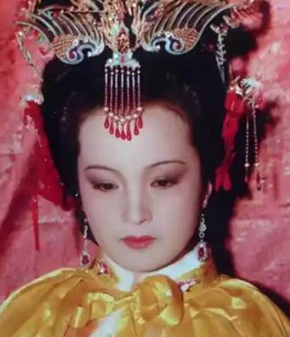 红楼梦中谁是贾元春能够成功封妃的幕后推手？