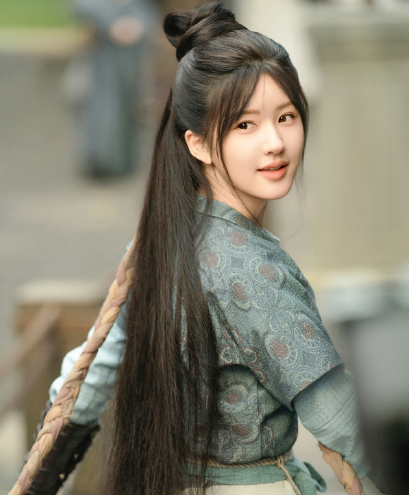 珠帘玉幕端午与燕子京：误解背后的爱恨交织