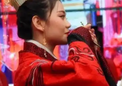汉代酒店就有陪酒女郎：常遭客人的“性骚扰”