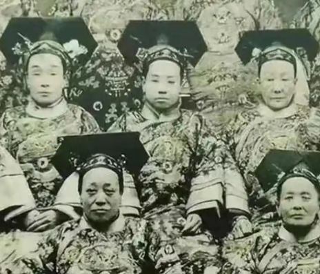 清朝皇宫人员构成揭秘：宫女源自八旗，太监皆为汉人