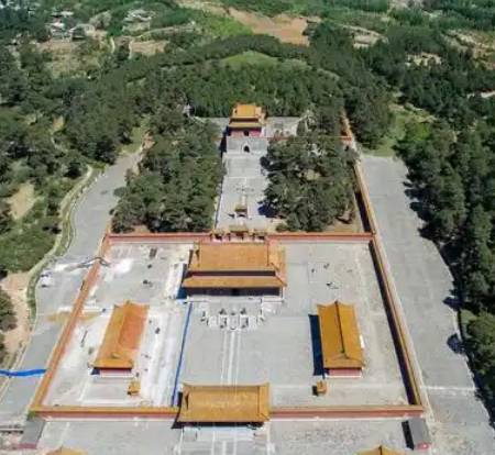 清东陵皇陵之谜：四座被盗，为何独剩顺治孝陵安然无恙？