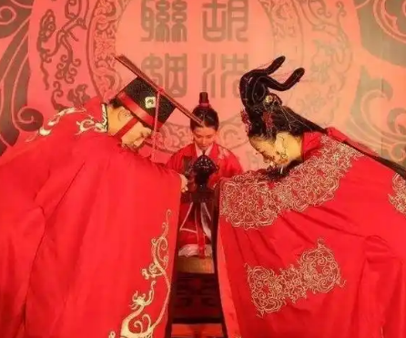 揭秘：古代兄妹通婚现象背后的原因探析