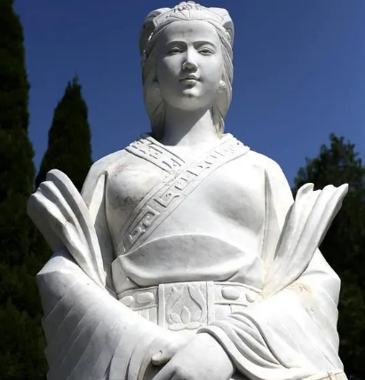 揭开绝世美人虞姬之谜：身首异处的传说与真相