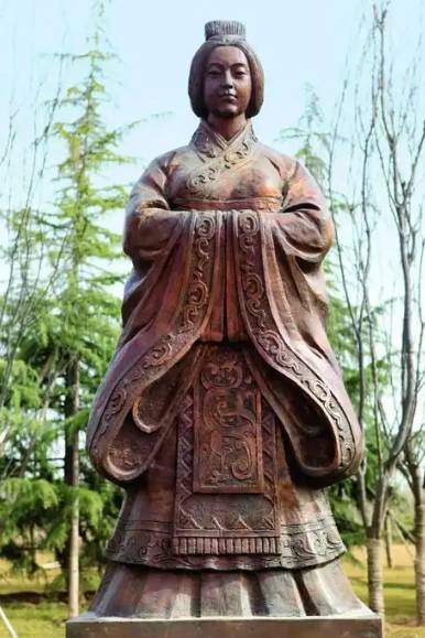 秦宣太后芈八子：中国历史上首位干政的后宫女性