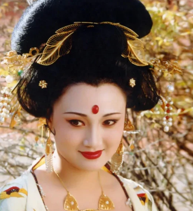 杨贵妃受宠却未封后之谜