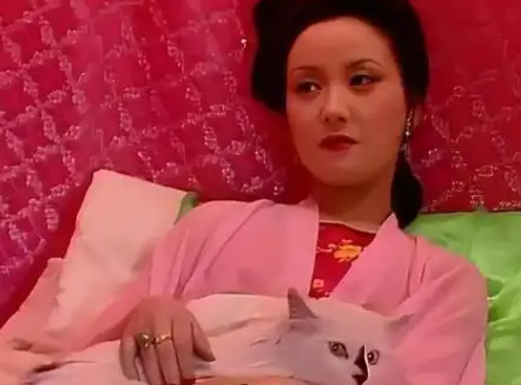 贾府中的特殊人物：李嬷嬷为何能让王熙凤也让三分？