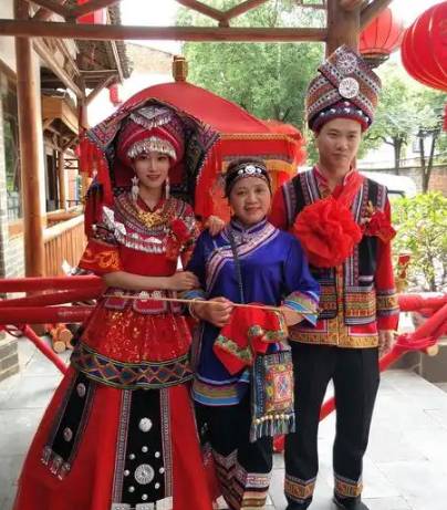 瑶族婚俗揭秘：父母包办与自由恋爱的交织