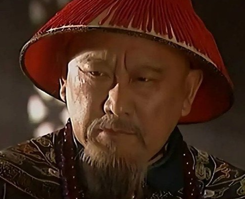索额图悲剧探析：功高震主终致饿死之谜