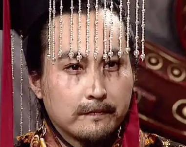 曹丕称帝：百官皆喜，唯二人神色黯然