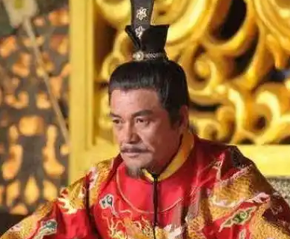 历史上两位被架空的开国皇帝：权力背后的无奈与悲剧