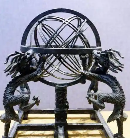 发明浑天仪与地动仪的科学巨匠——张衡