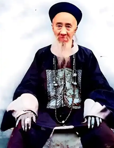 张之洞的独特习惯：蹲椅吃饭与诸多怪癖