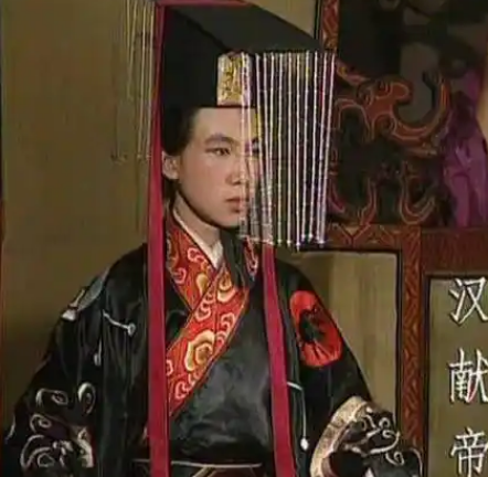 曹操嫁女于汉献帝：政治联姻的深远考量