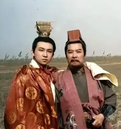 刘备与刘协：汉室后裔的辈分之谜