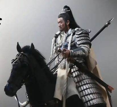 西楚霸王项羽：力拔山兮气盖世，传奇人生撼天地