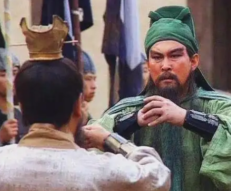 关羽投降曹操后提出的要求：为何能让曹操如此高兴？