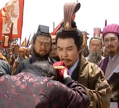 卧龙展翅凤雏折翼：刘备集团的战略人才密码