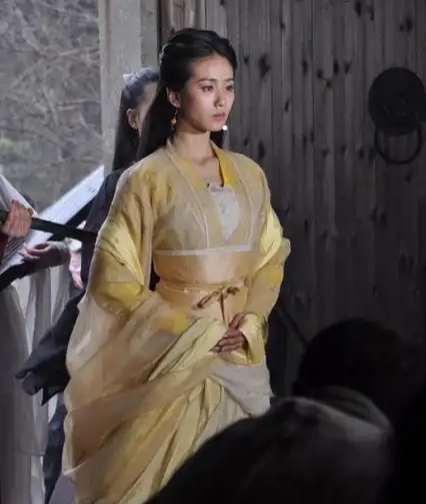 黄衫女真名之谜：探寻金庸武侠中的神秘女子