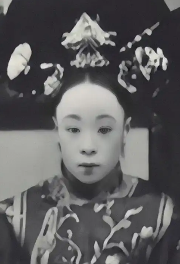 苏完瓜尔佳·幼兰：非妃之尊，末代皇太后之母的传奇一生