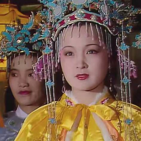 贾元春：贾府荣耀的象征与悲剧的化身