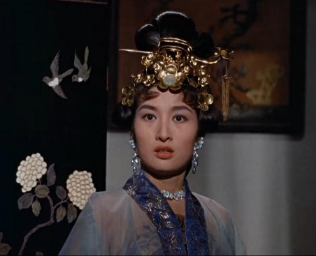 李香君与侯方域：真实历史中的爱情传奇与命运纠葛