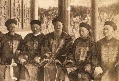 顾命八大臣为何定员八人：历史抉择的多重考量