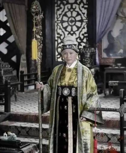 佘太君龙头拐杖：忠勇世家的权力图腾