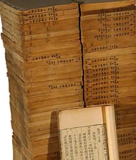 探秘“四库”：中国古代图书分类的瑰宝